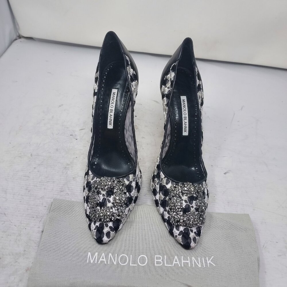 Manolo Blahnik HANGISI BLACK LACE JEWEL BUCKLE PUMP - Picture 9 of 10